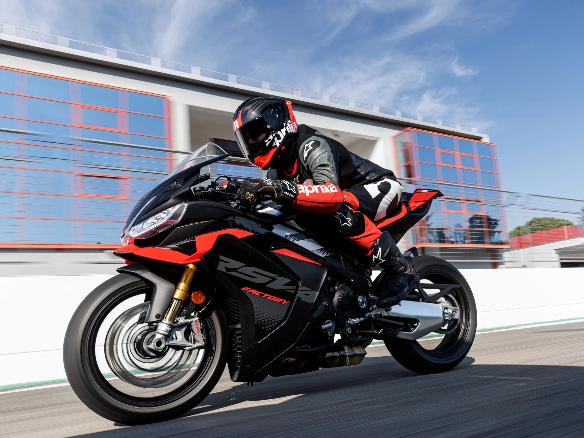 Aprilia RSV4 Factory galeri 1