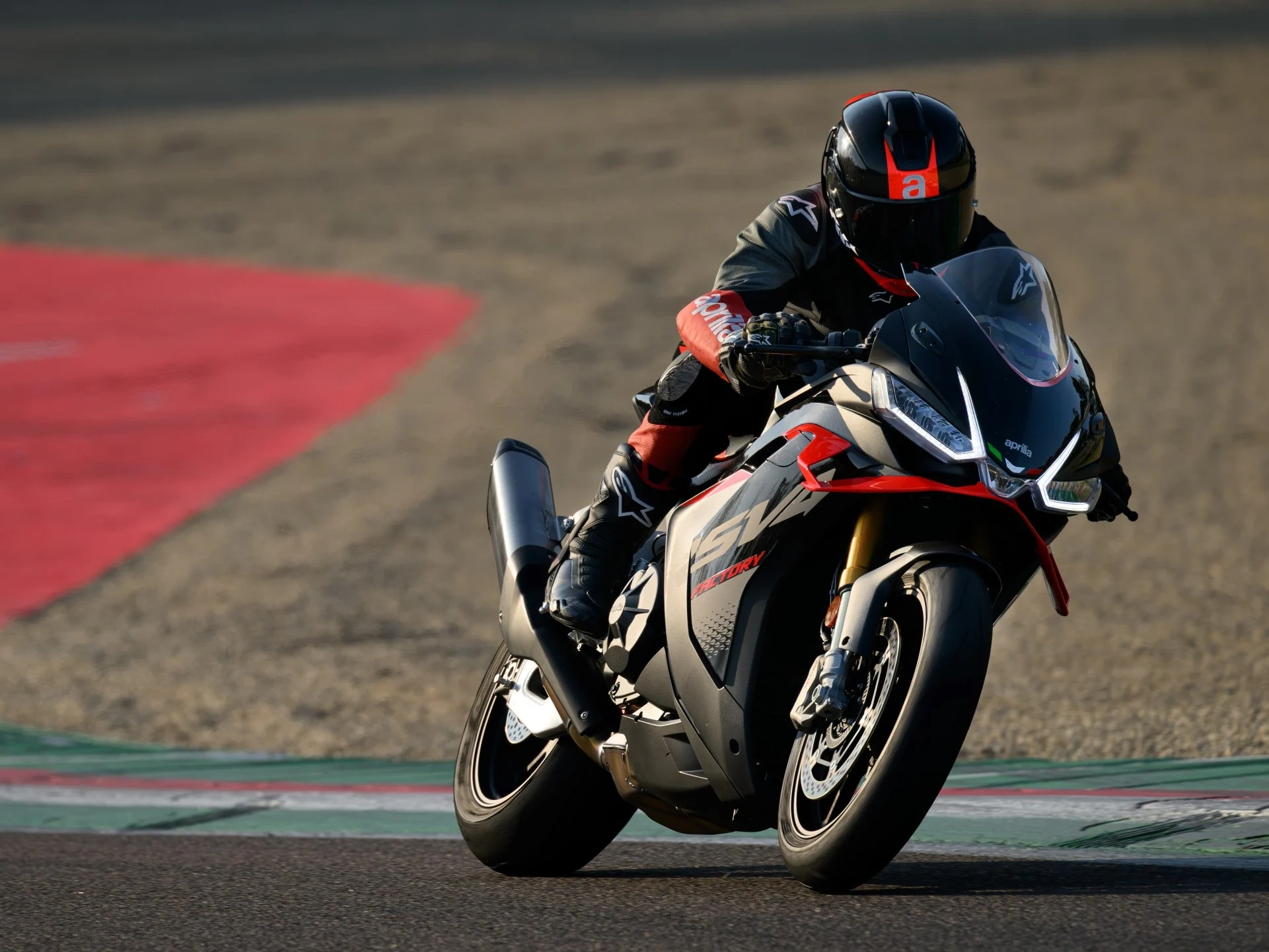 Aprilia RSV4 Factory galeri 2