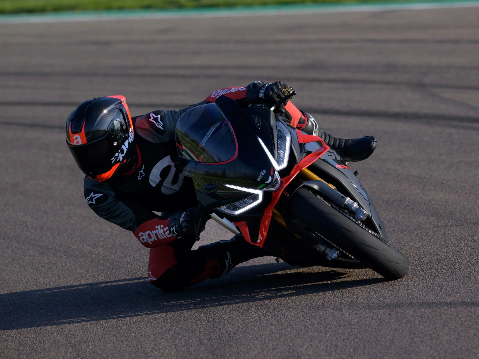 Aprilia RSV4 Factory galeri 3