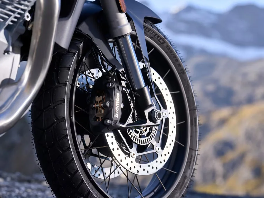 Moto Guzzi Stelvio — Gerçek Bir Kâşif